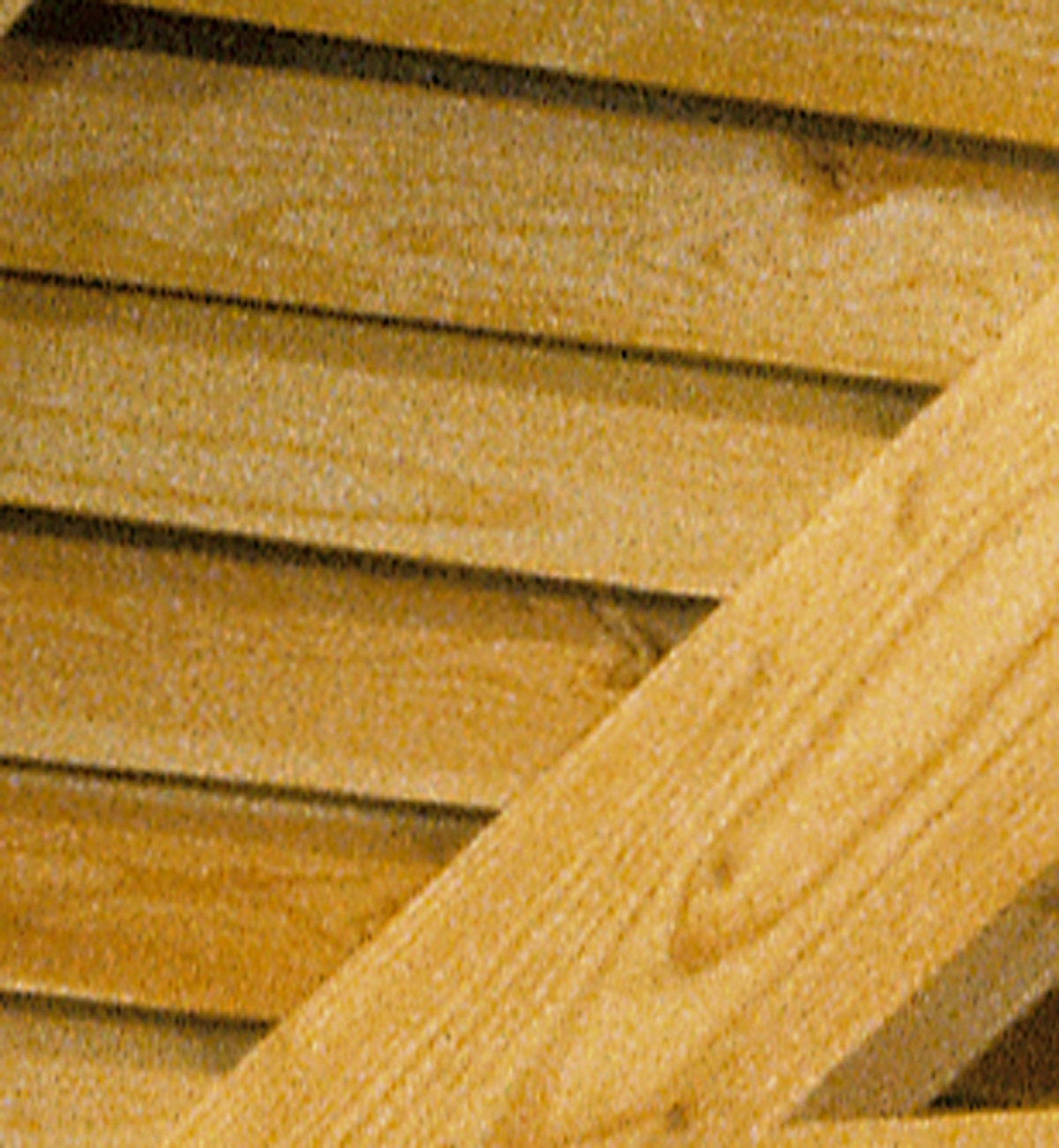 Detailbild: Dachschalung mit Schattenfuge, grün imprägniert (von unten)