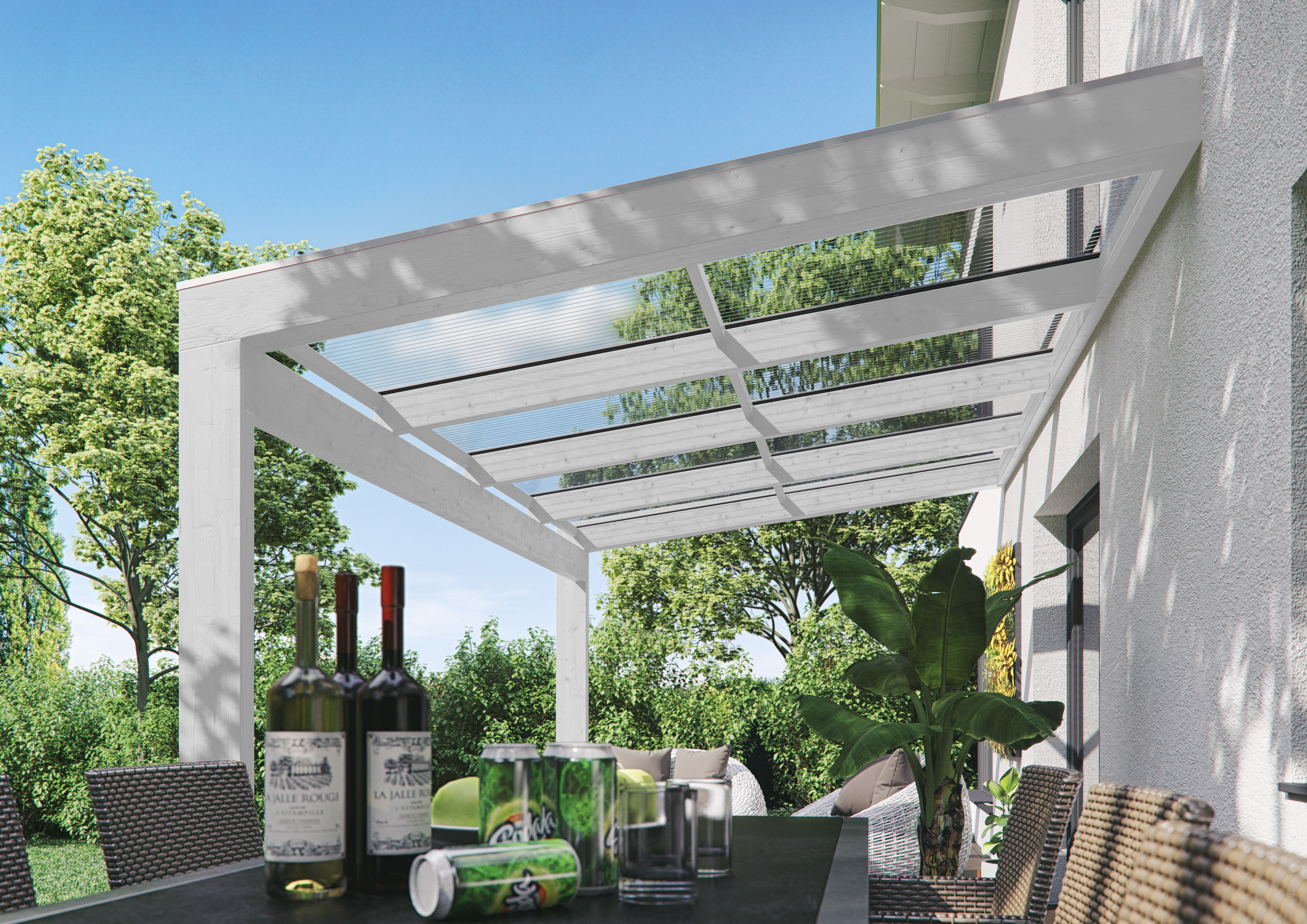 Seitenansicht einer Terrassenüberdachung Novara farblich behandelt in weiß