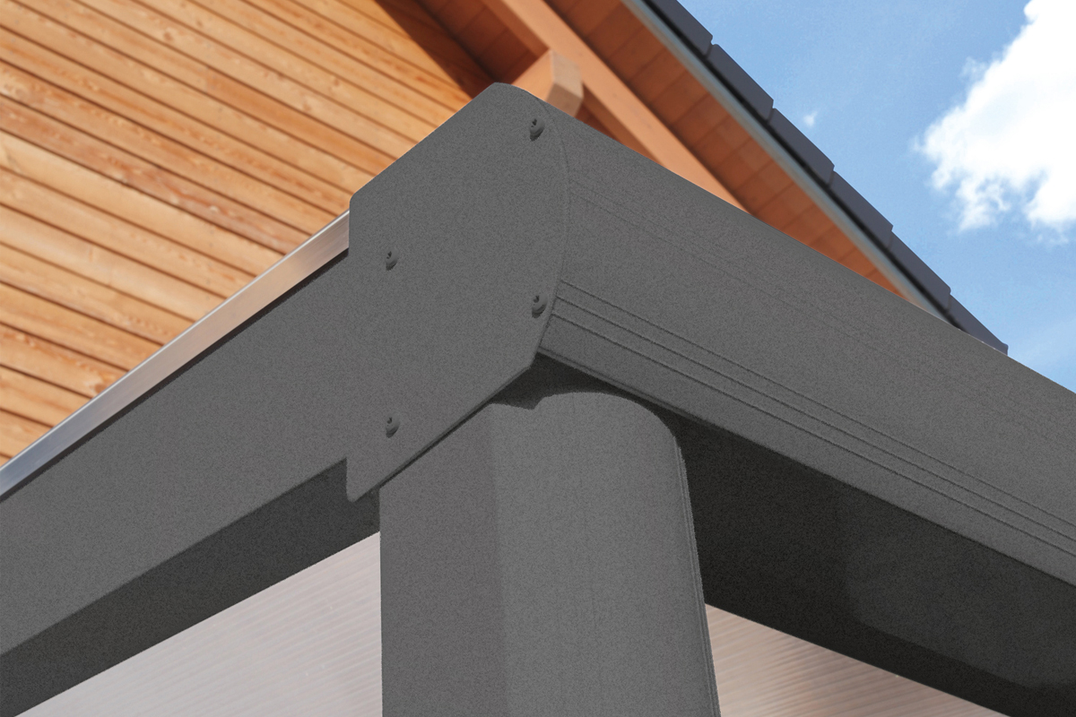 Detailbild: Pfosten, Rinnenpfette und Sparren bei einer Terrassenüberdachung Garda/Genua farblich behandelt in anthrazit