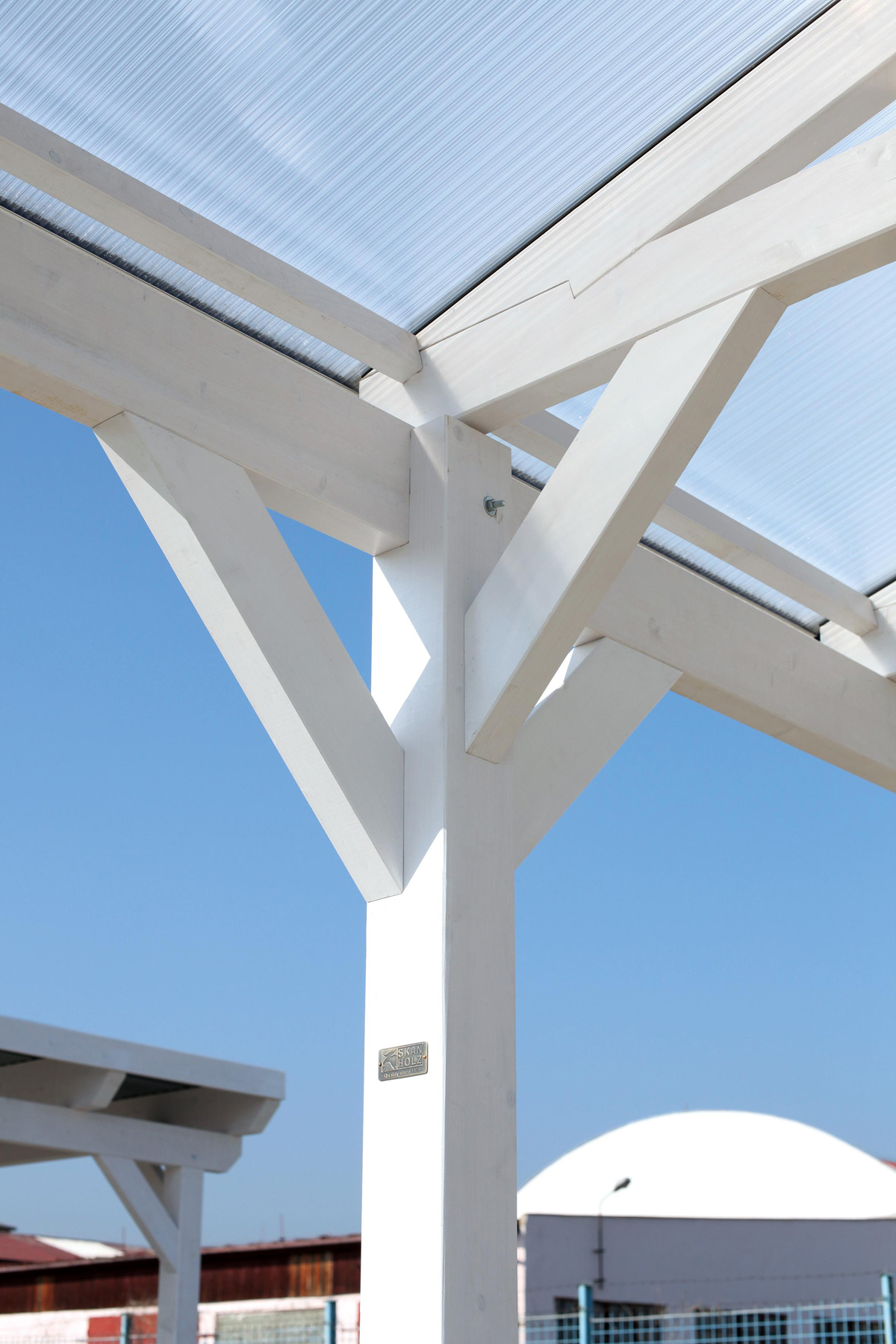 Detailbild: Dachkonstruktion beim Carport Westerwald, farblich behandelt in weiß (von unten)