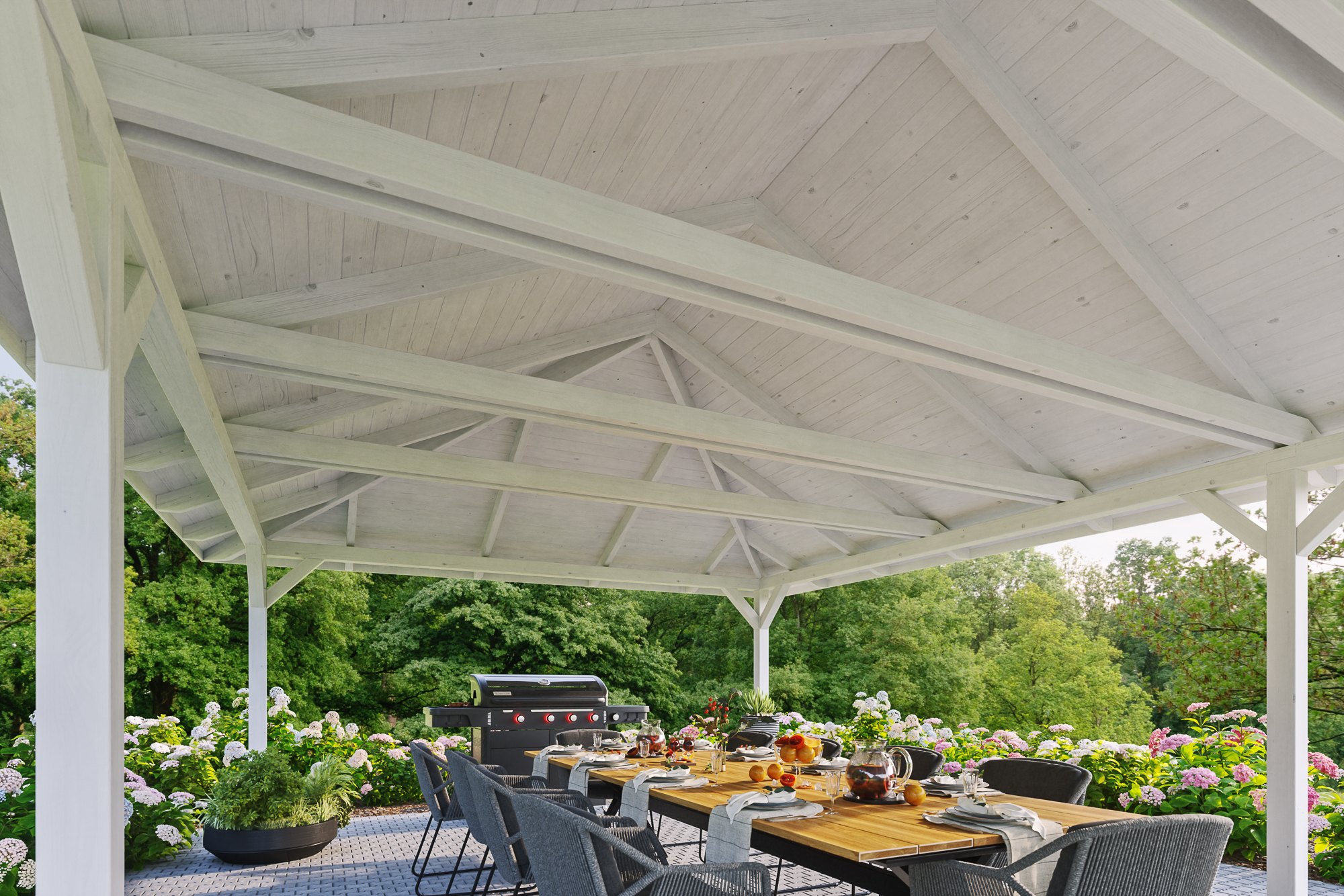 Detailbild: Innenansicht Pavillon Orleans 1, farblich behandelt in weiß