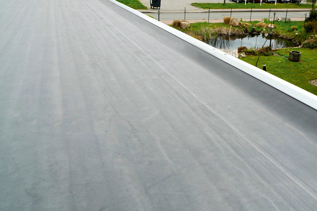 Carport Wendland 630 x 637 cm with EPDM roof, red fascia, colour pre-treated slate-grey