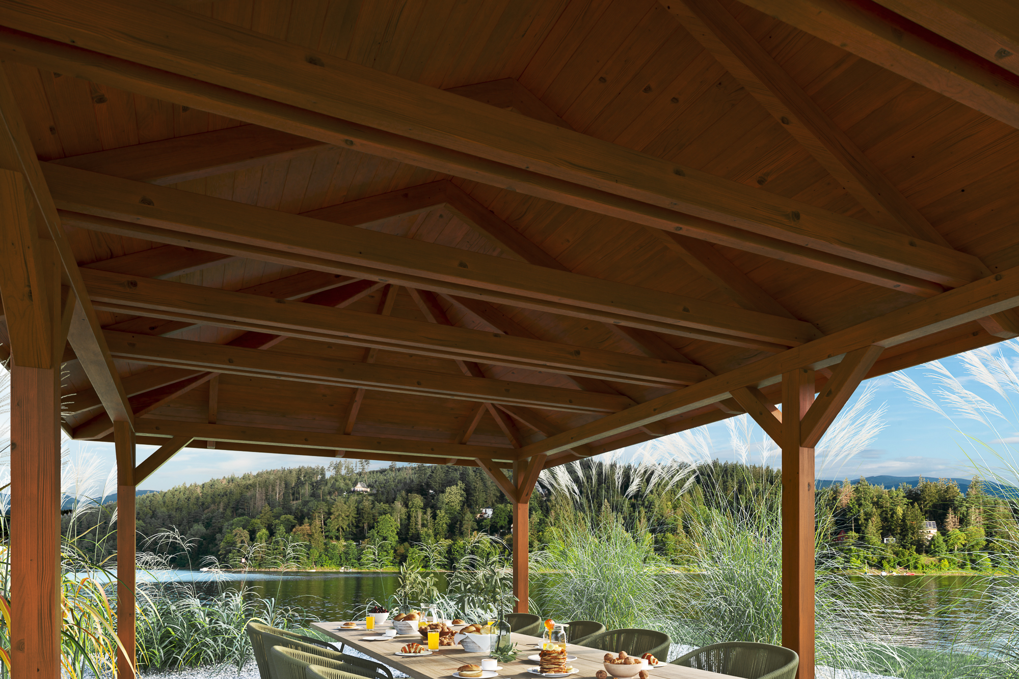 Detailbild: Innenansicht Pavillon Orleans 3, farblich behandelt in nussbaum